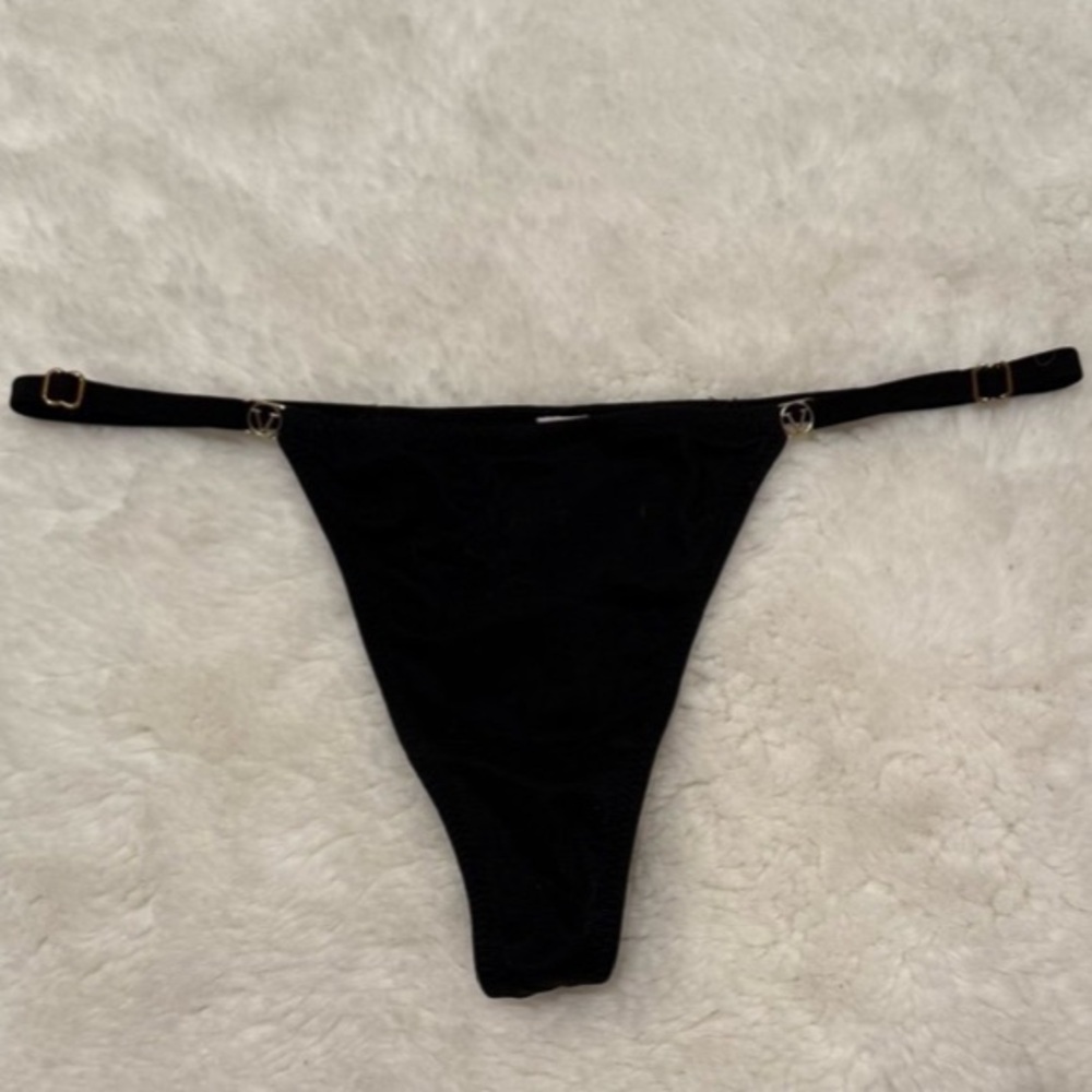 Gently wo* Victoria’s Secret Silky Seamless String VS logo Hardware Black XS